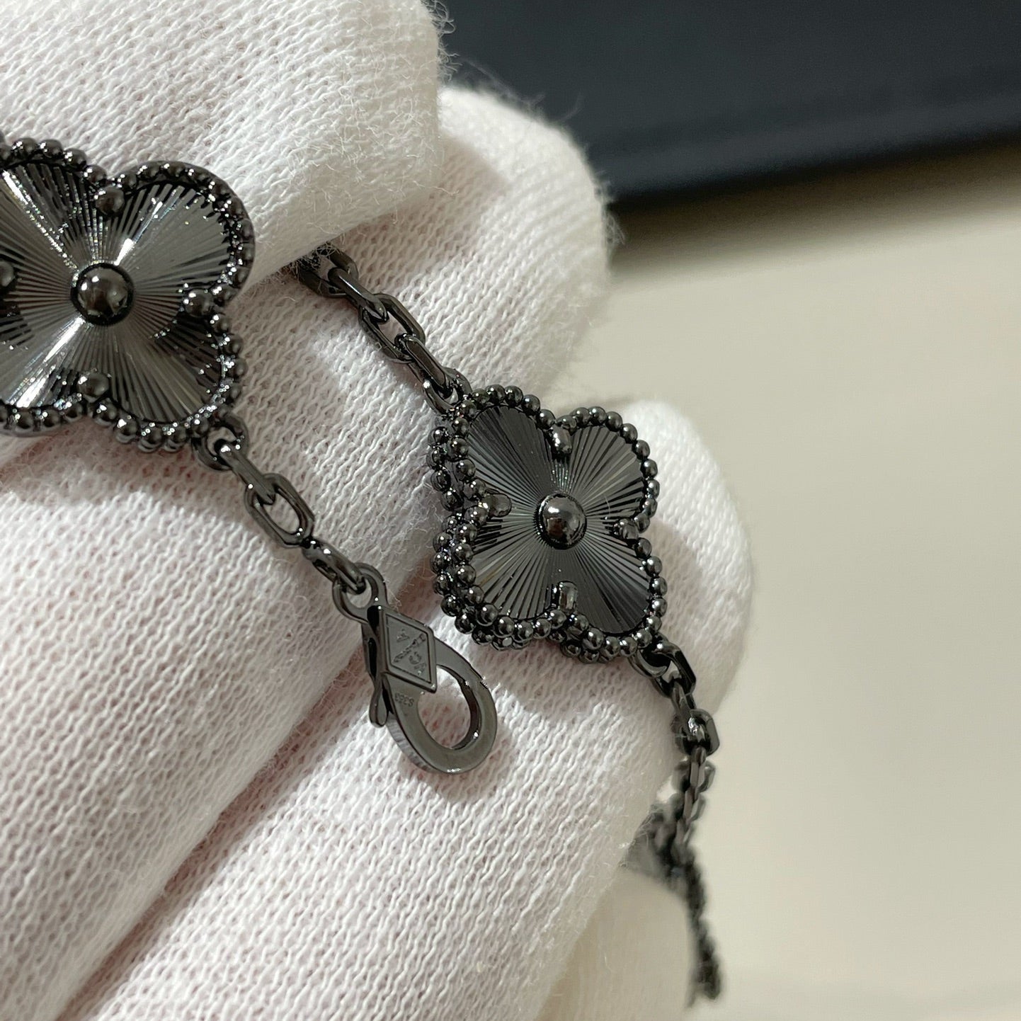 [Luxe Jewels]CLOVER FIVE MOTIF BLACK BRACELET