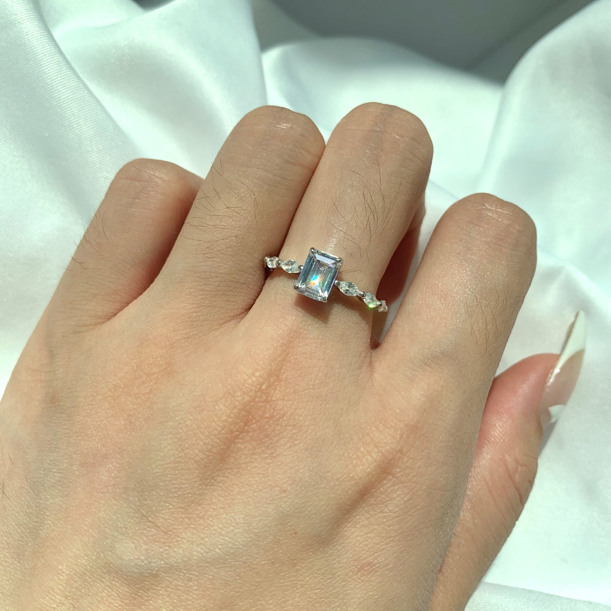 [Luxe Jewels]1.0 Carat Dainty Resplendent Radiant Cut Daily Ring