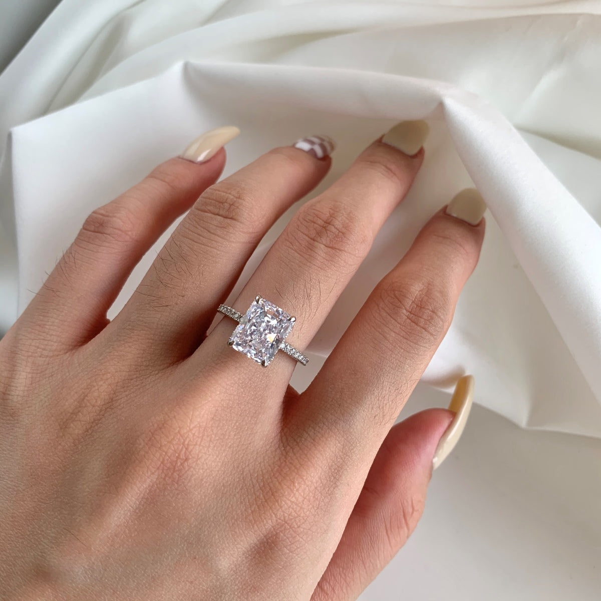 [Luxe Jewels]4.0 Carat Luxurious Engagement Ring