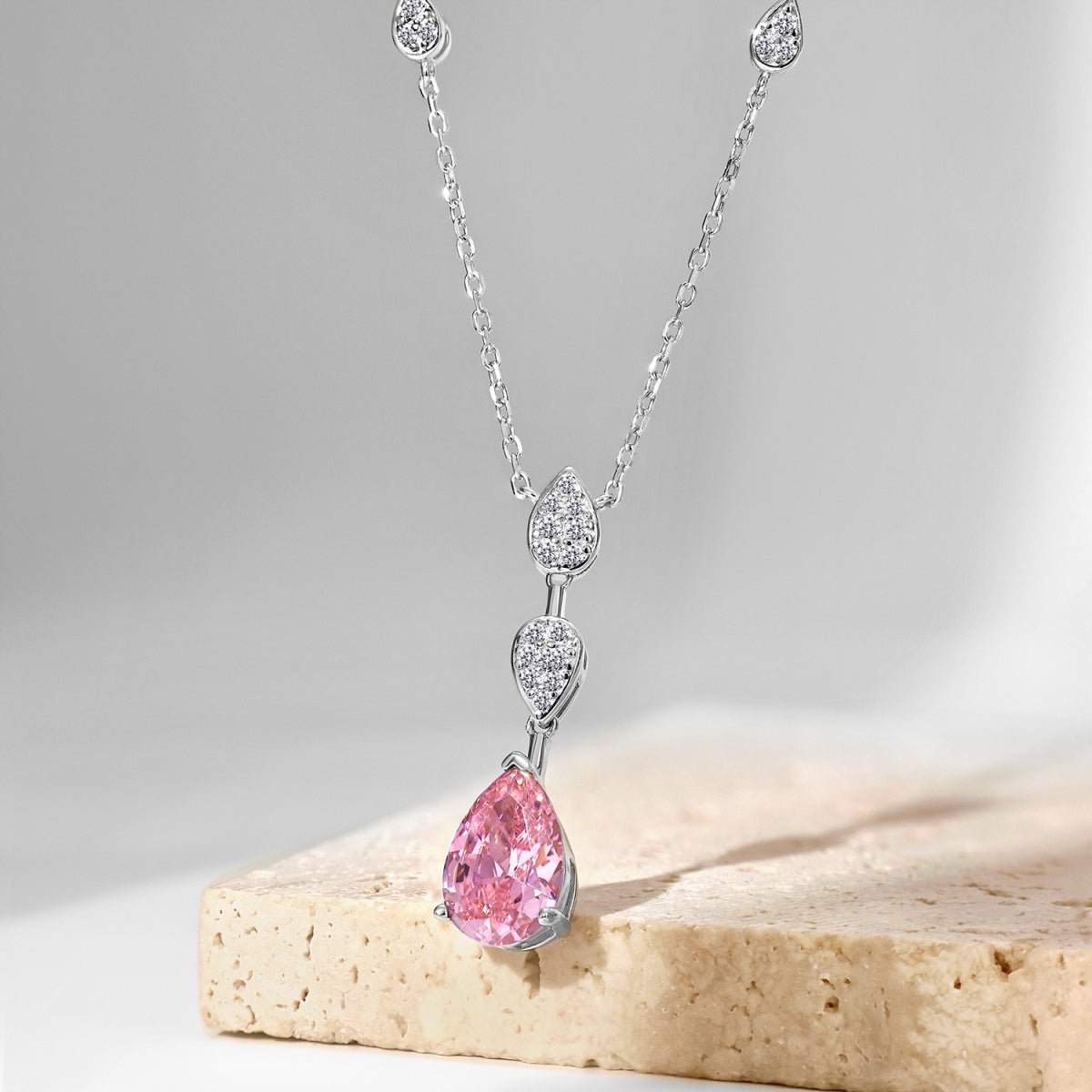 [Luxe Jewels]Dazzling Pear Cut Necklace