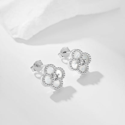 [Luxe Jewels]四つ葉のクローバーの花の形の絶妙なイヤリング