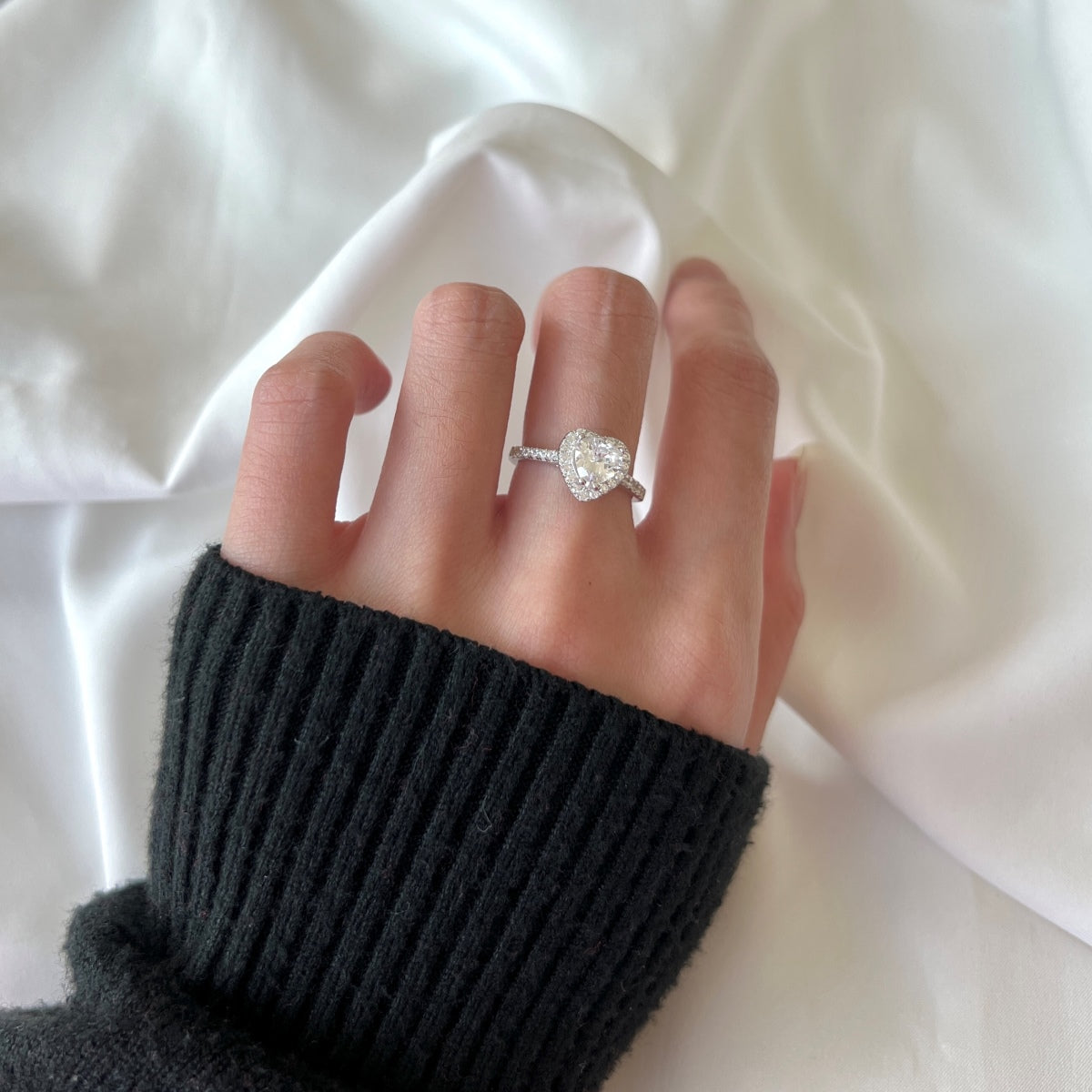 [Luxe Jewels]Eternity Splashy Romantic Heart Shape Lover Ring