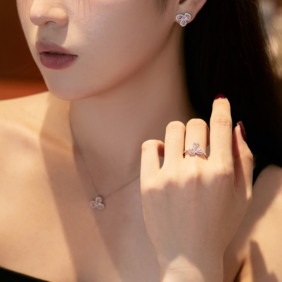 [Luxe Jewels]Ornate Flower Shape Pear Cut Lover Earrings