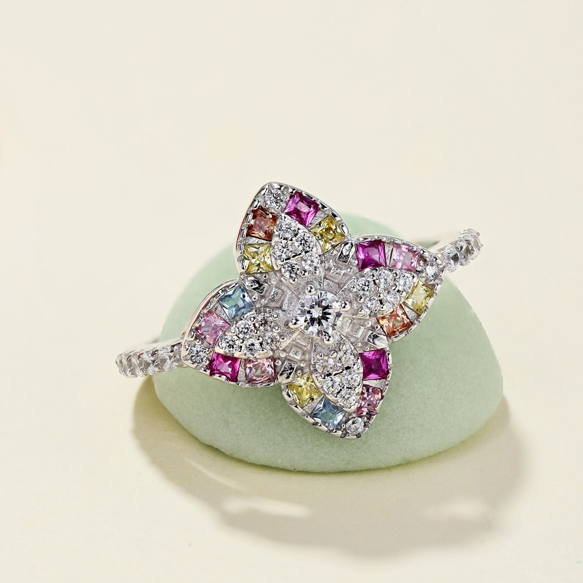 [Luxe Jewels]Luxurious Colorful Flower Shape Banquet Ring