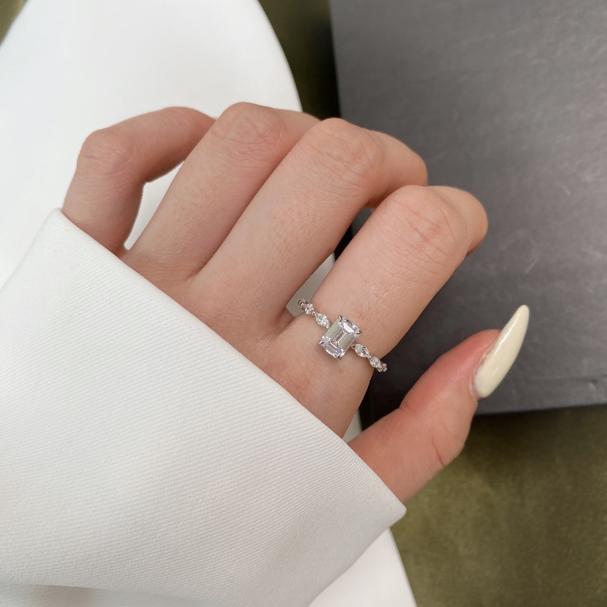 [Luxe Jewels]1.0 Carat Dainty Resplendent Radiant Cut Daily Ring