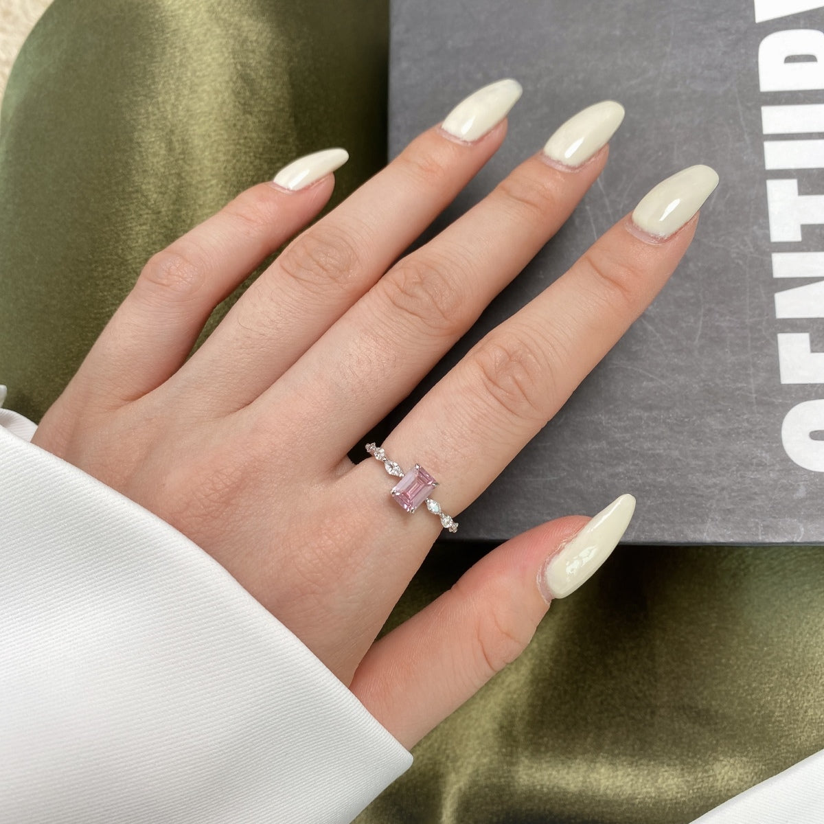 [Luxe Jewels]1.0 Carat Dainty Resplendent Radiant Cut Daily Ring