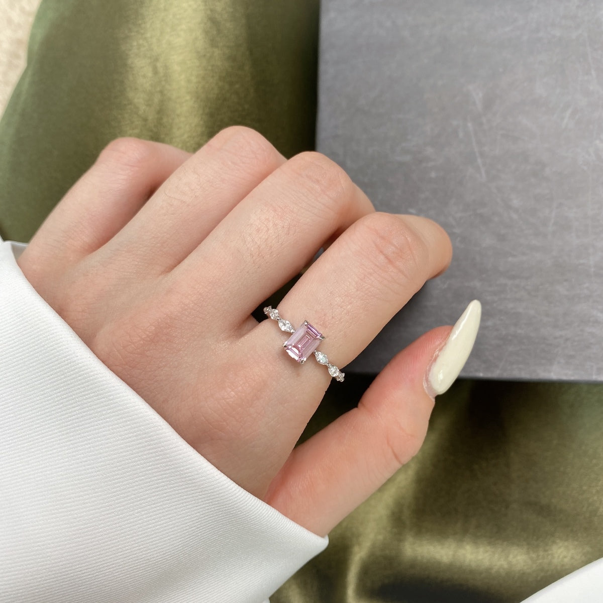 [Luxe Jewels]1.0 Carat Dainty Resplendent Radiant Cut Daily Ring