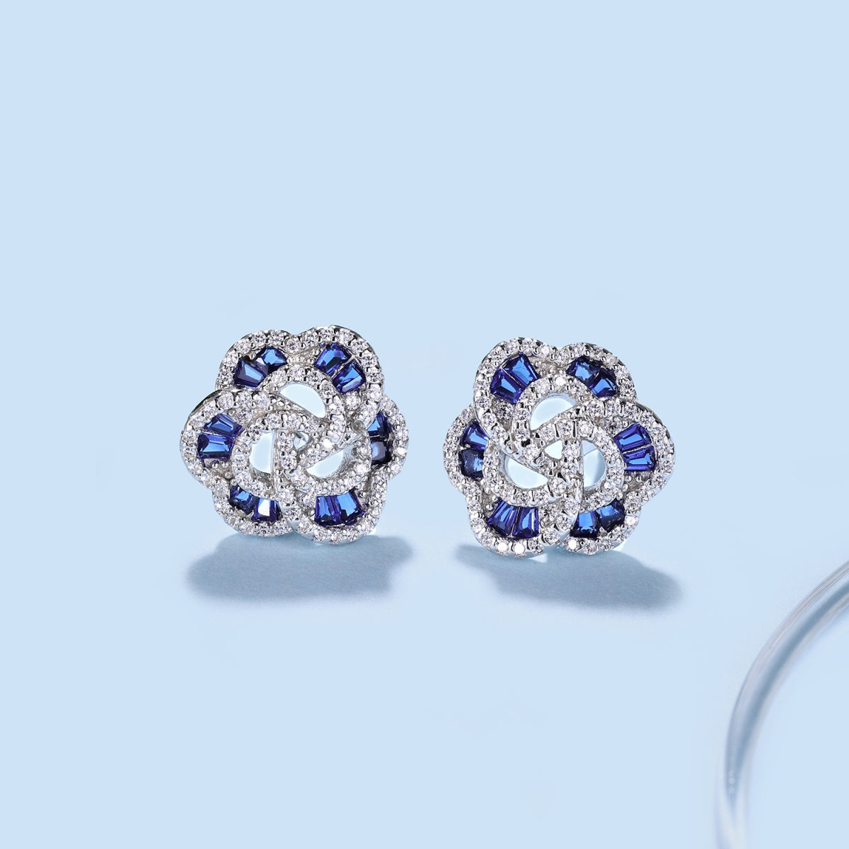 [Luxe Jewels]Exquisite Flower Shape Daily Earrings