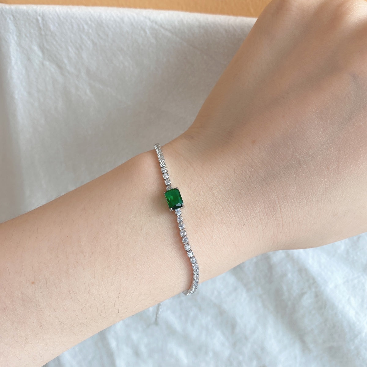 [Luxe Jewels]1.0 Carat Unique Emerald Cut Banquet Bracelet