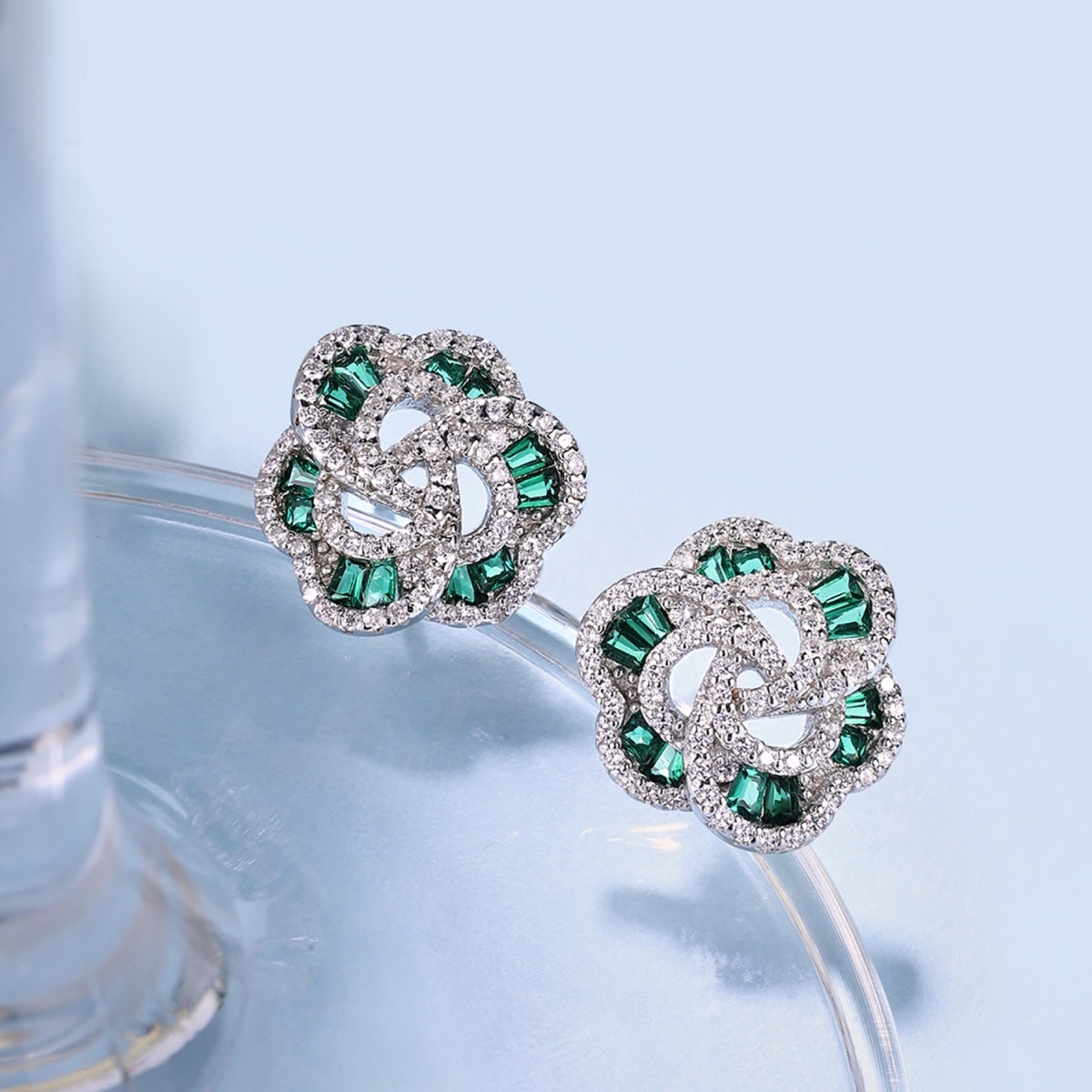 [Luxe Jewels]Exquisite Flower Shape Daily Earrings