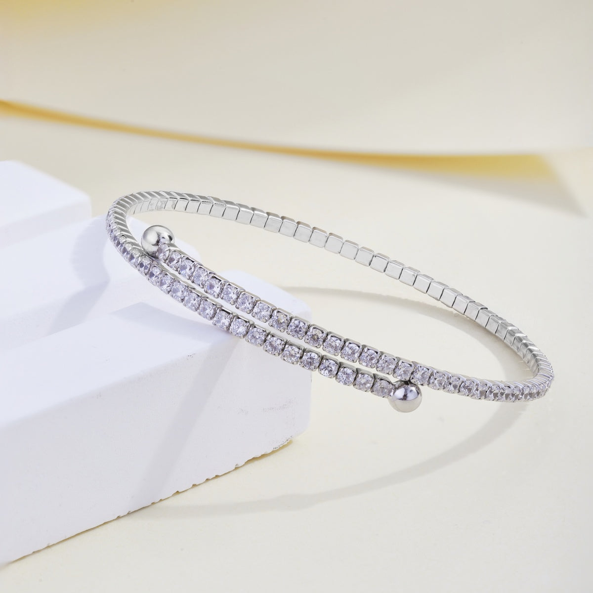 [Luxe Jewels]Row of Diamonds Round Fashion Bracelet