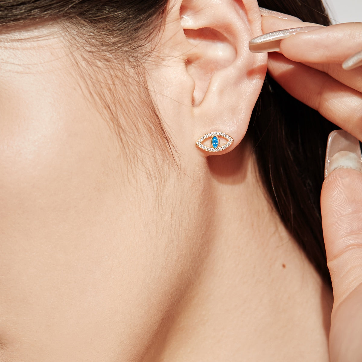 [Luxe Jewels]Blue Devil Eyes Hollow Stud Earrings