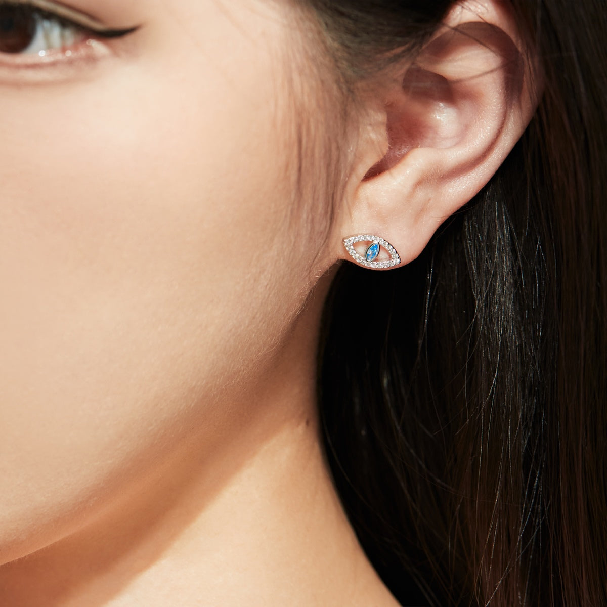 [Luxe Jewels]Blue Devil Eyes Hollow Stud Earrings