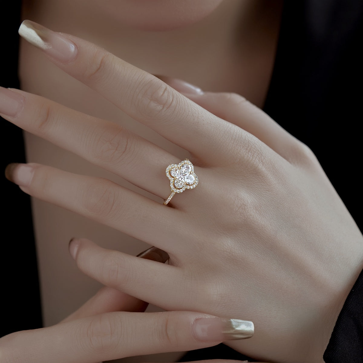 [Luxe Jewels]Luxurious Eternity Flower Shape Banquet Ring