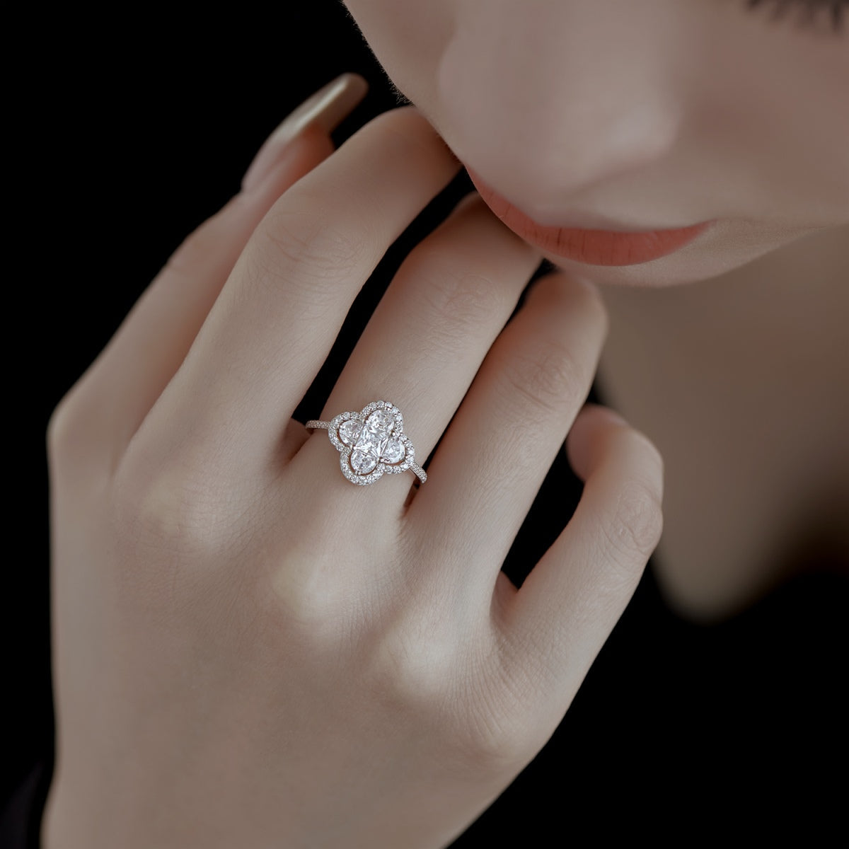 [Luxe Jewels]Luxurious Eternity Flower Shape Banquet Ring