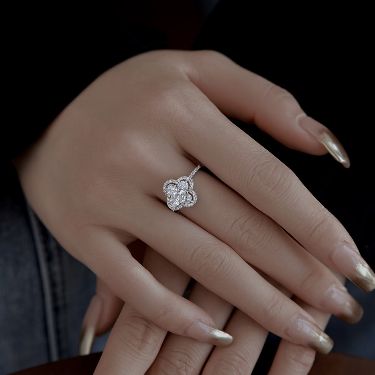 [Luxe Jewels]Luxurious Eternity Flower Shape Banquet Ring