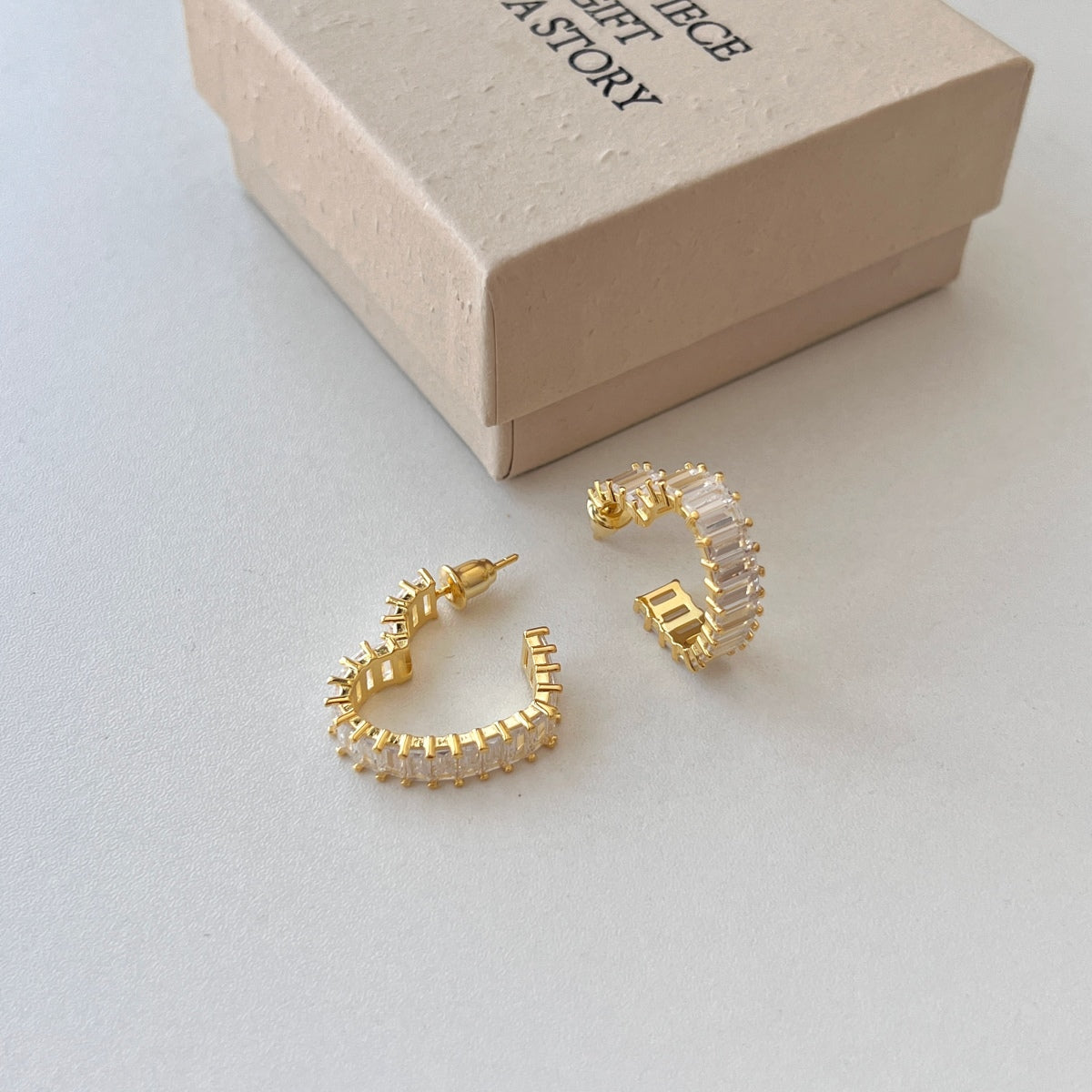 [Luxe Jewels]Radiant Heart Cutout Earrings