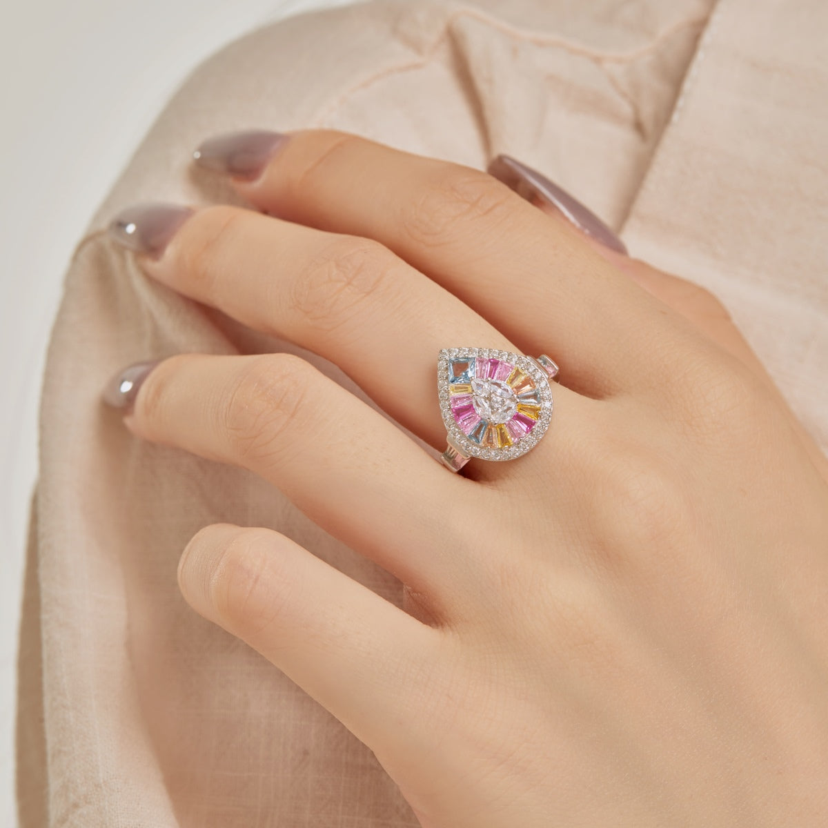 [Luxe Jewels]Elegant Colorful Water Drop Shape Banquet Ring