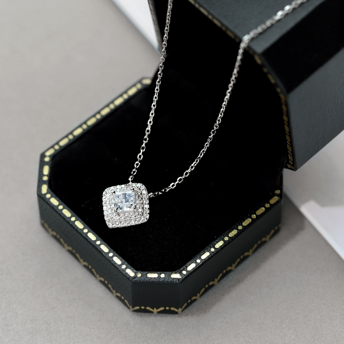 [Luxe Jewels]Sparkling Asscher Cut Necklace