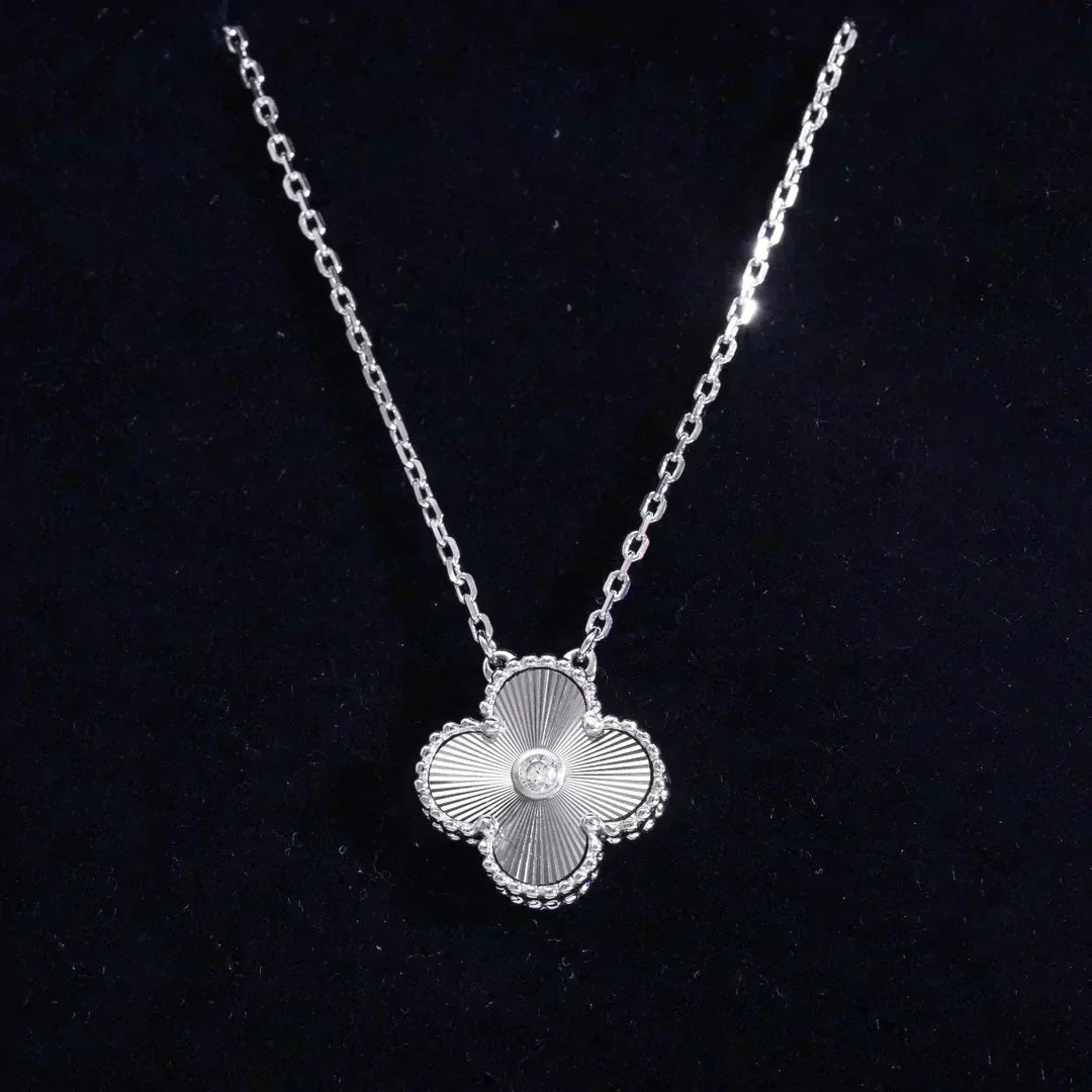 [Luxe Jewels]CLOVER  15MM DIAMOND LASER NECKLACE SILVER