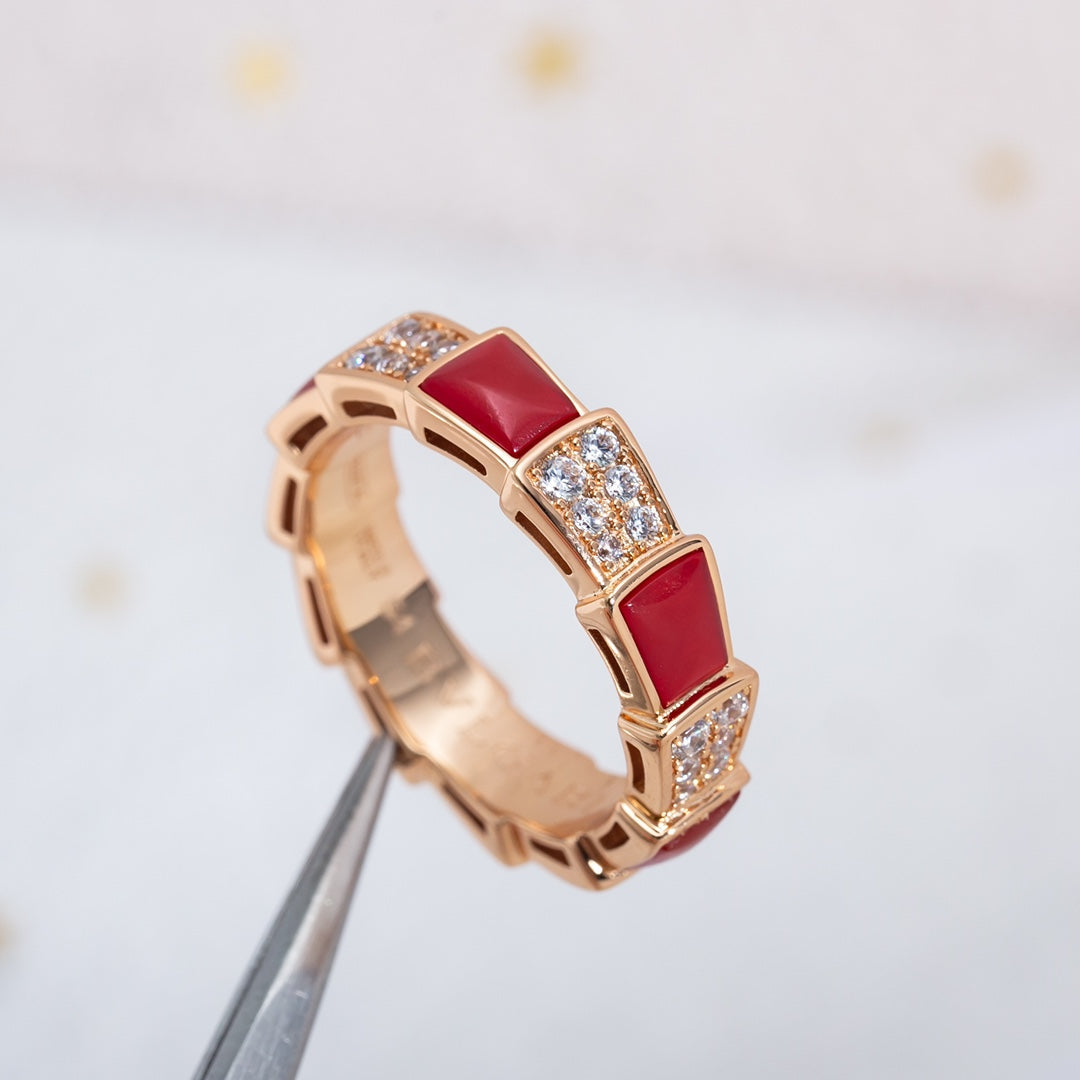 [MERA]SERPENTI RING ROTGOLD KARNEOL DIAMANT GEPAVIERT 4MM