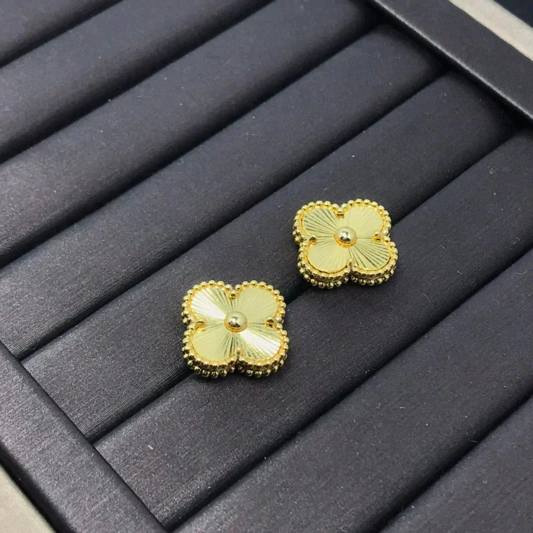 [Luxe Jewels]CLOVER MINI 9.5MM LASER EARRINGS