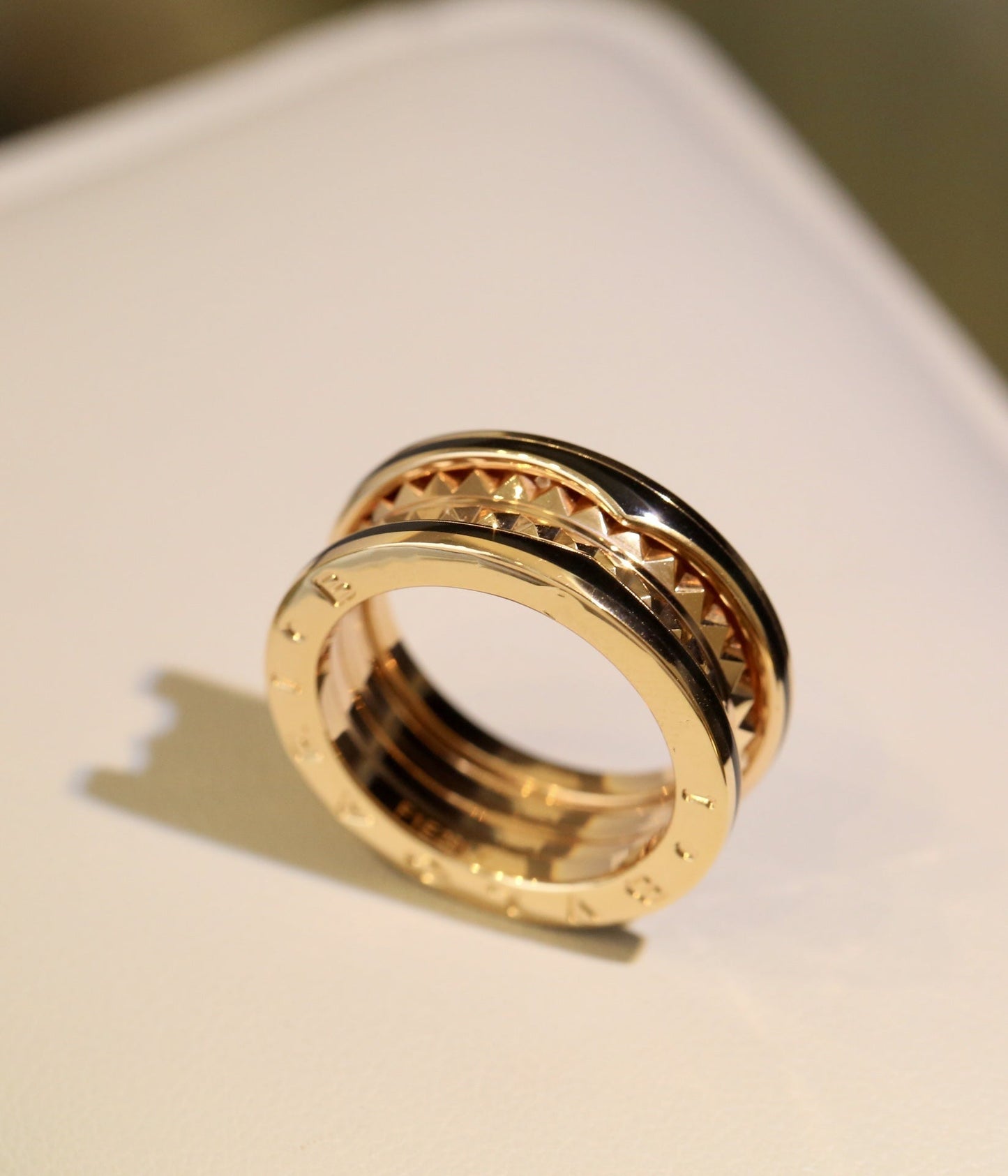 [Luxe Jewels]ZERO 1 GOLD BLACK CERAMIC RING