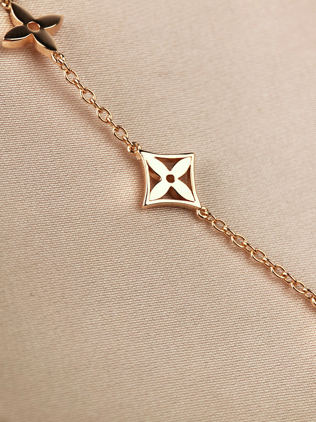 [Luxe Jewels]STAR AND SUN 7 MOTIFS GOLD BRACELET