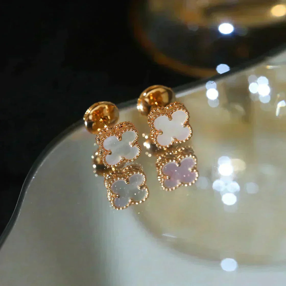 [Luxe Jewels]CLOVER MINI 9.5MM WHITE MOP EARRINGS