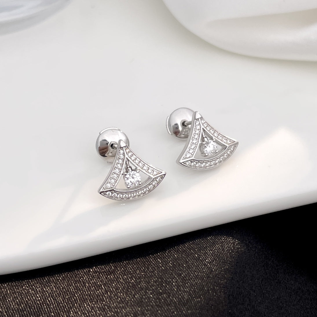 [Luxe Jewels]DREAM MINI DIAMOND STUD EARRINGS