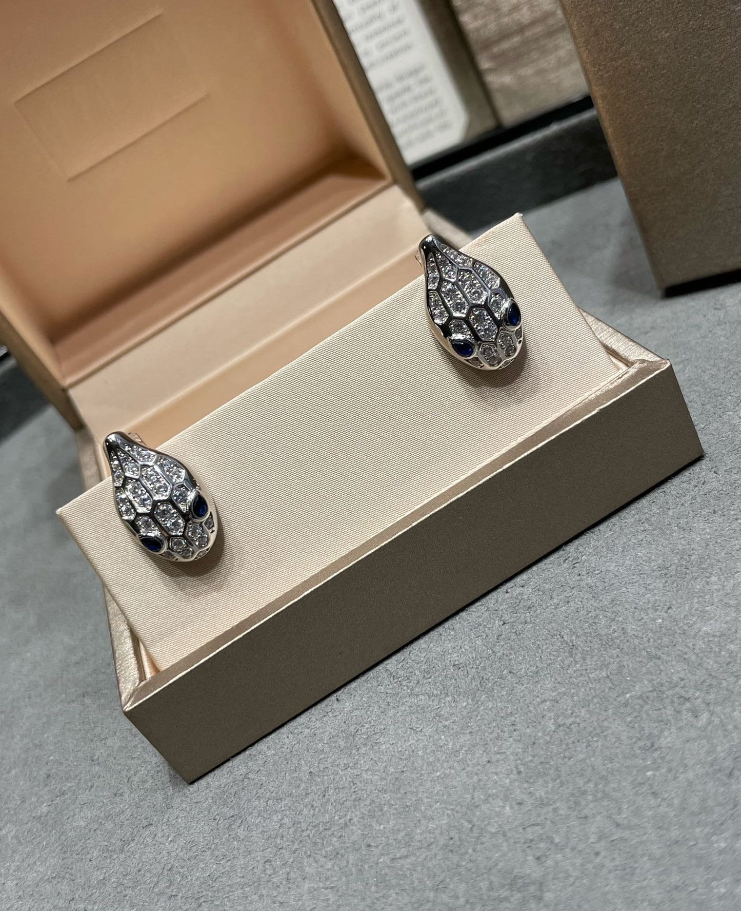 [Luxe Jewels]SERPENT DIAMOND STUD EARRINGS