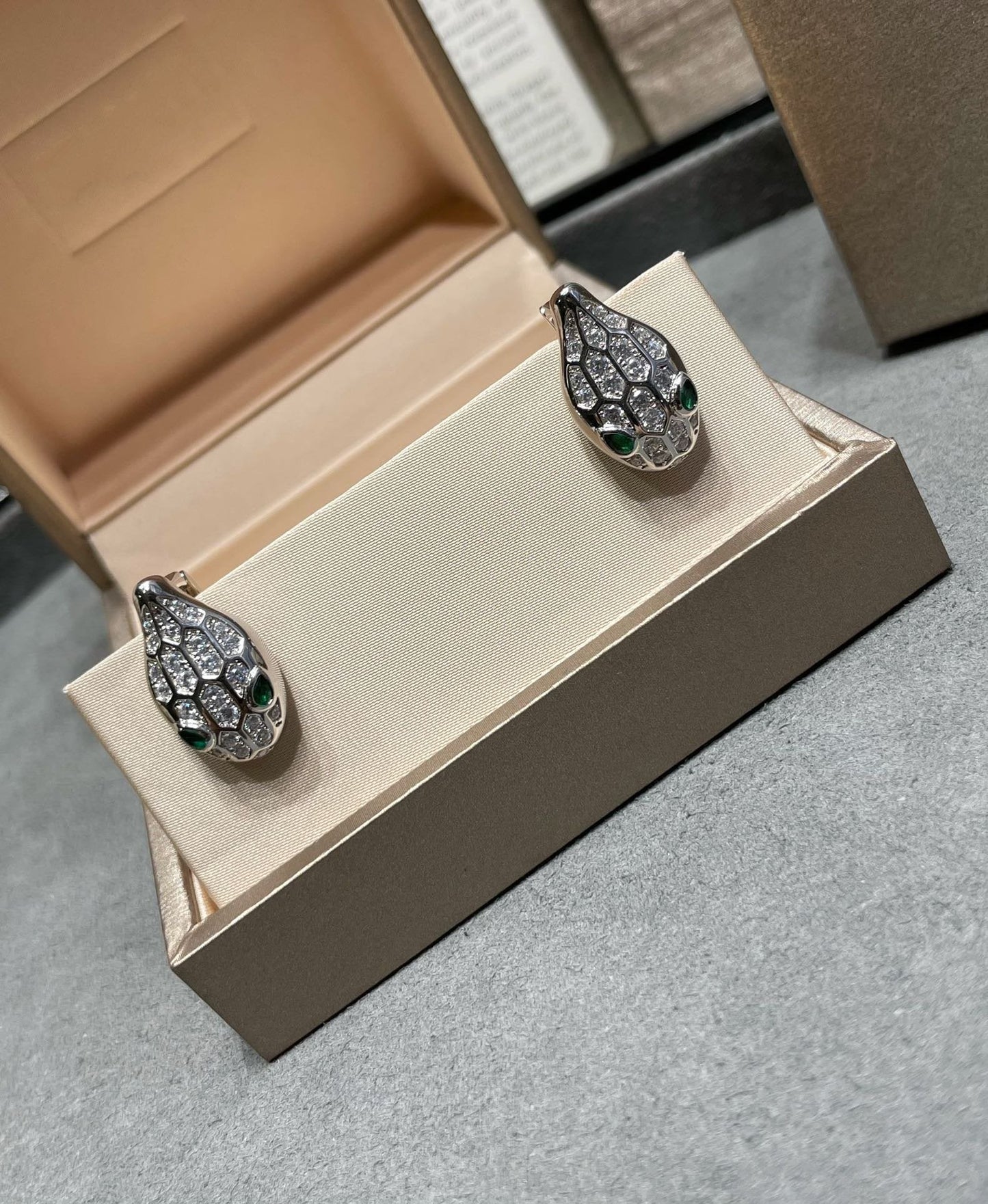 [Luxe Jewels]SERPENT DIAMOND STUD EARRINGS