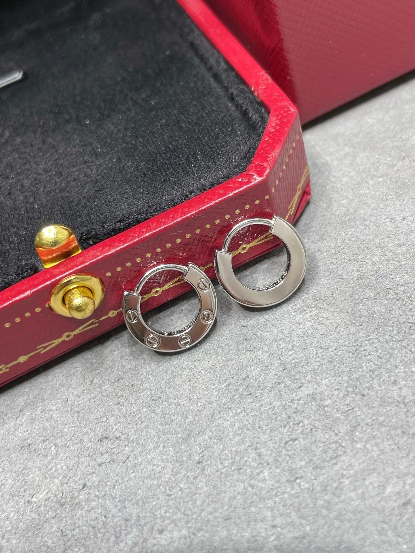 [Luxe Jewels]LOVE MINI EARRINGS