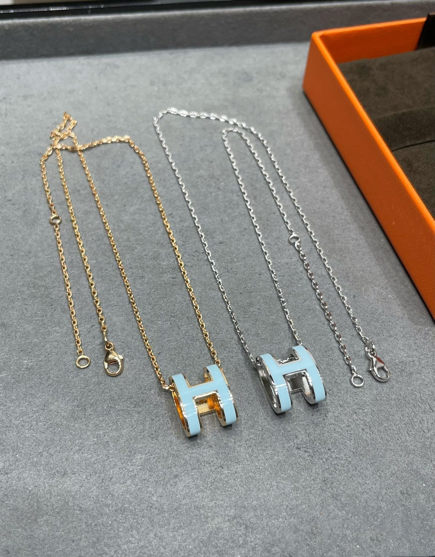 [Luxe Jewels]POP H スカイブルーネックレス