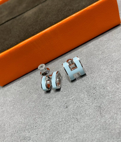 [Luxe Jewels]POP H SKY BLUE STUD EARRINGS