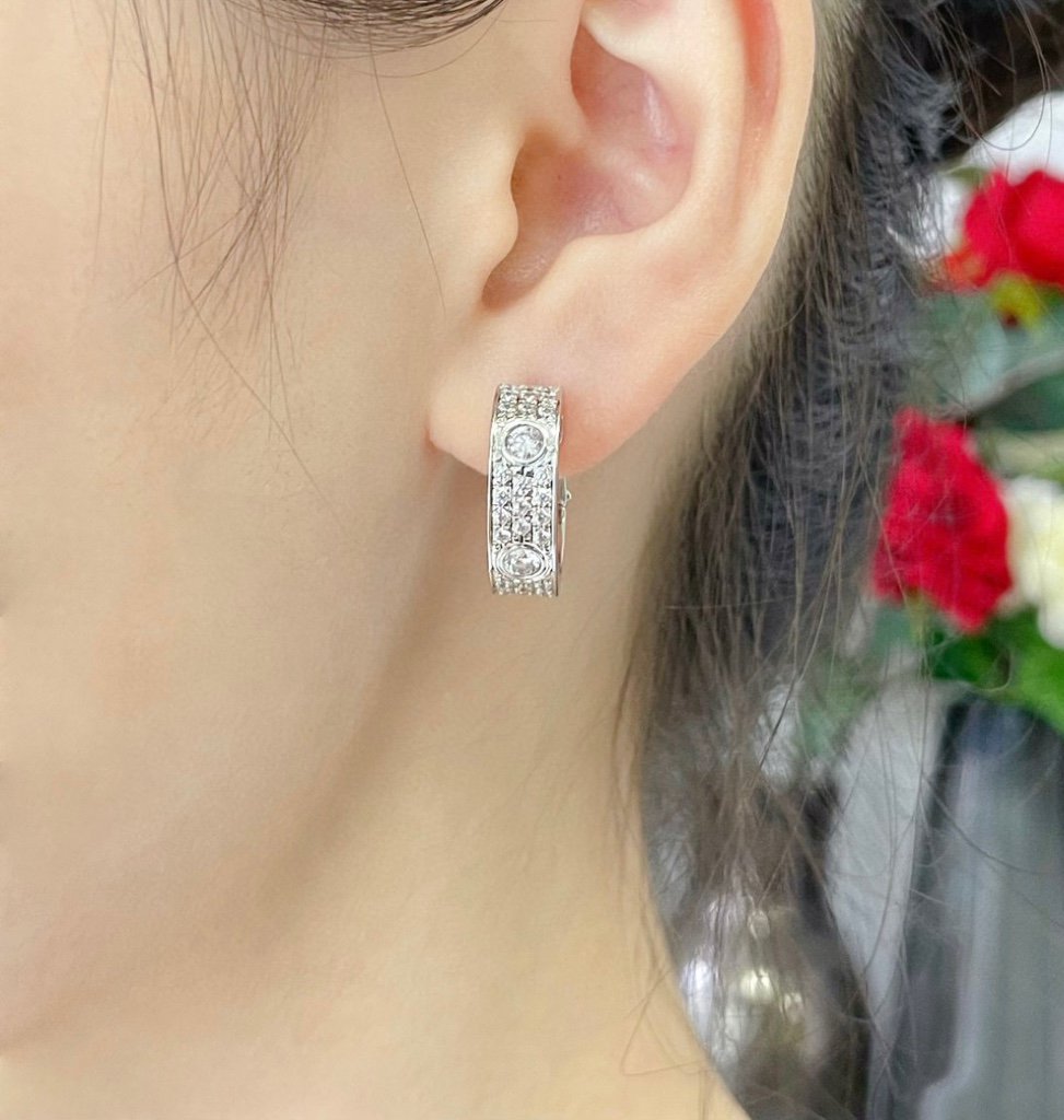 [Luxe Jewels]LOVE 5.5MM DIAMOND PAVED EARRINGS