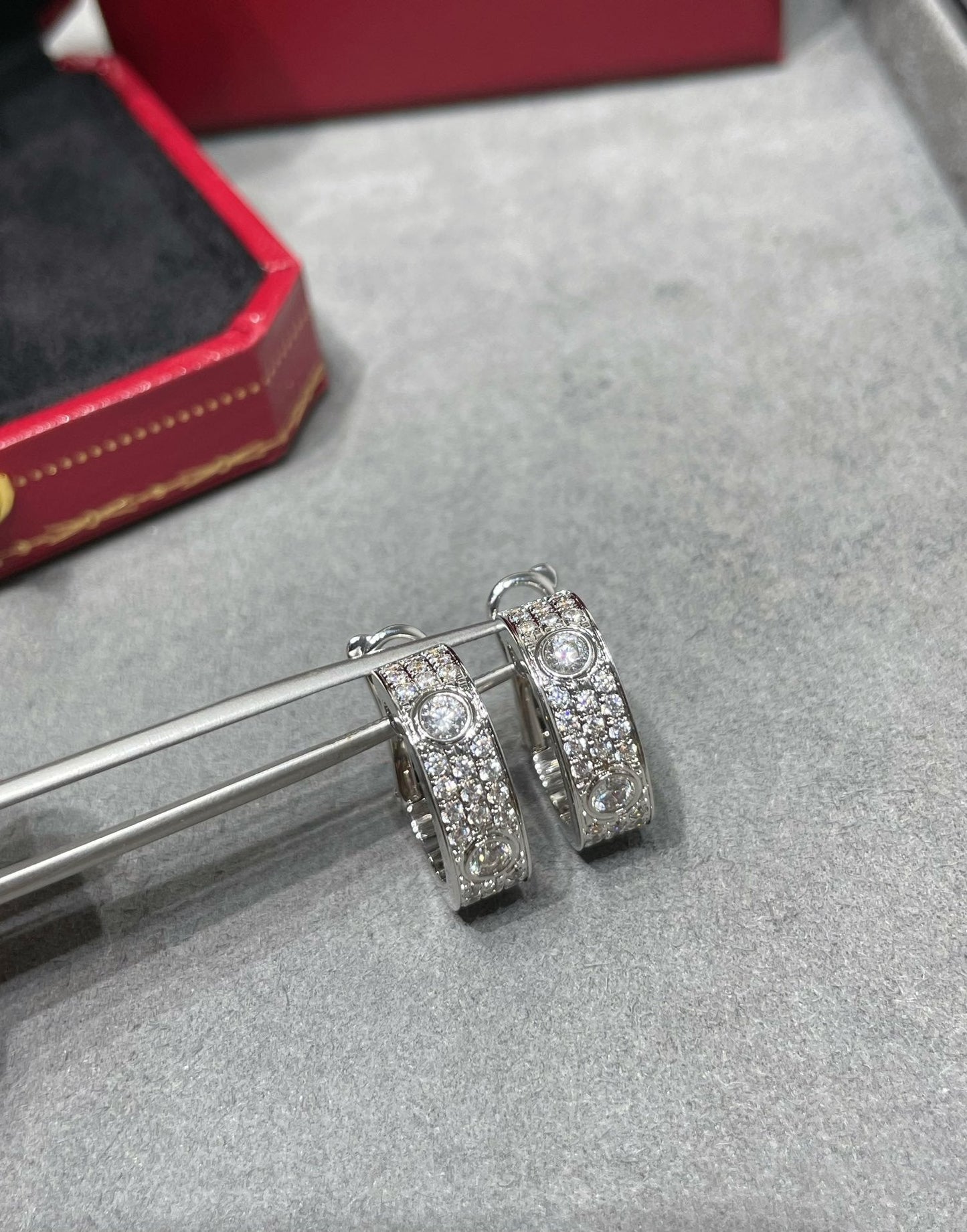 [Luxe Jewels]LOVE 5.5MM DIAMOND PAVED EARRINGS