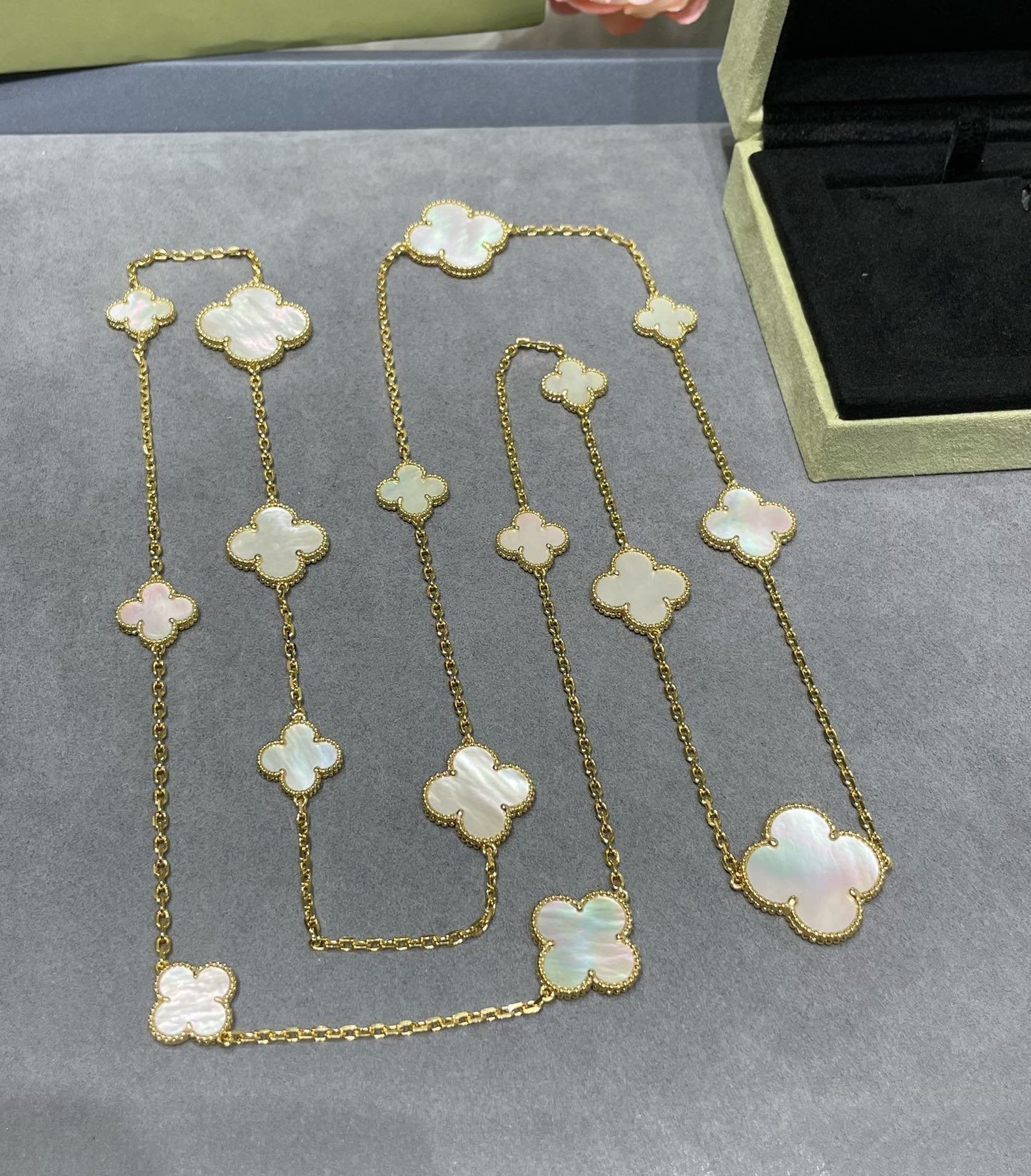 [Luxe Jewels]CLOVER 16 MOTIF WHITE MOP GOLD NECKLACE