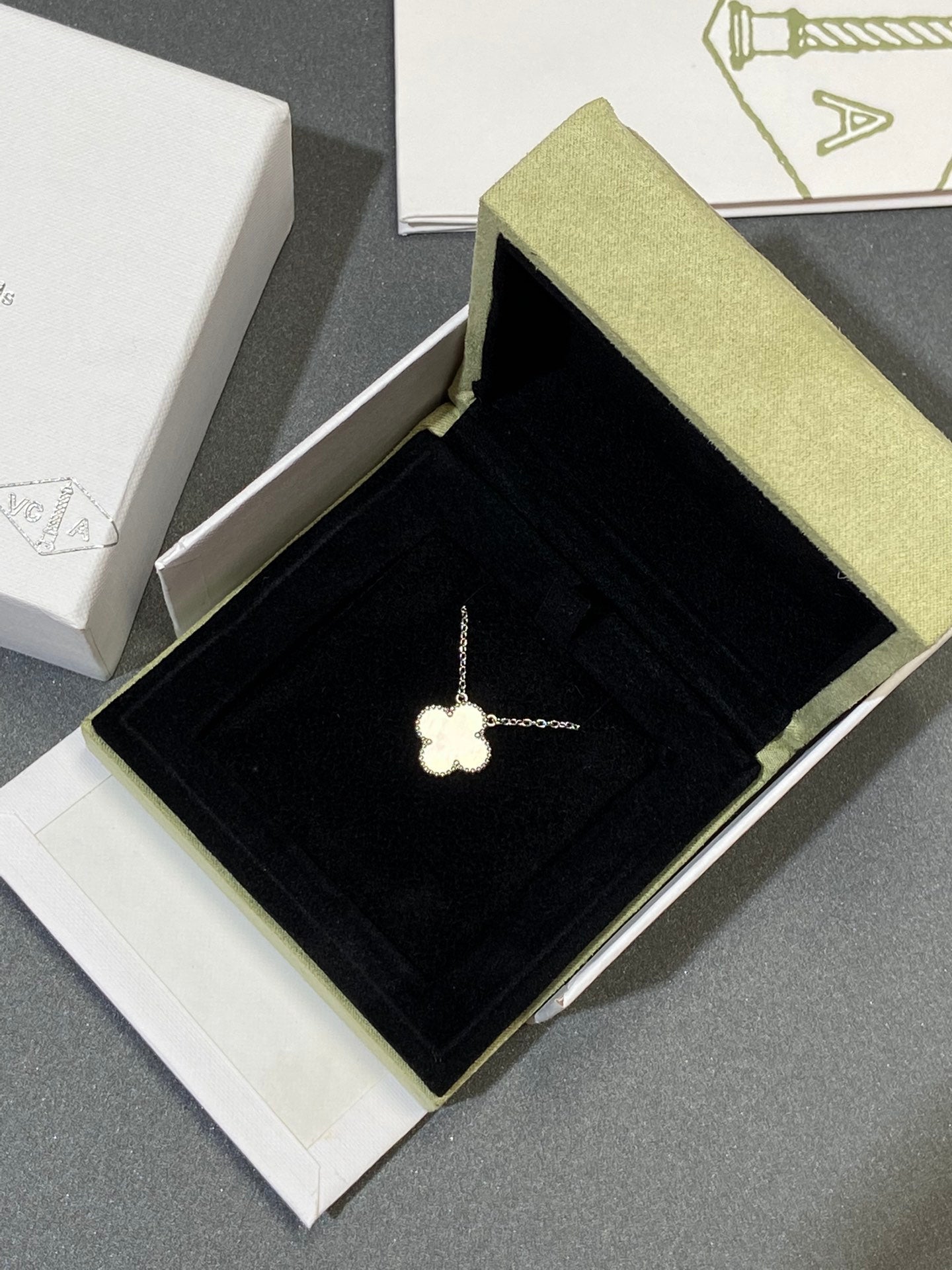 [Luxe Jewels]CLOVER MEDIUM SILVER WHITE MOP NECKLACE