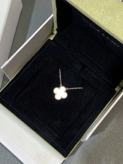 [Luxe Jewels]CLOVER MEDIUM SILVER WHITE MOP NECKLACE