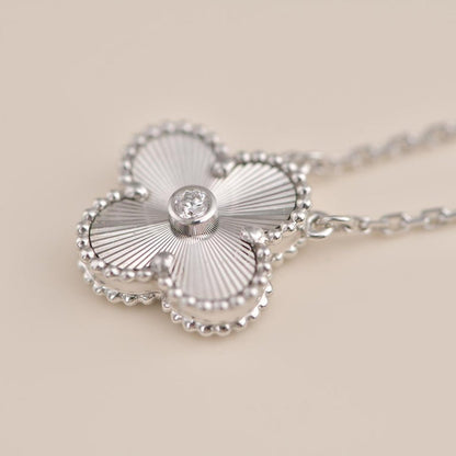 [Luxe Jewels]CLOVER  15MM DIAMOND LASER NECKLACE SILVER