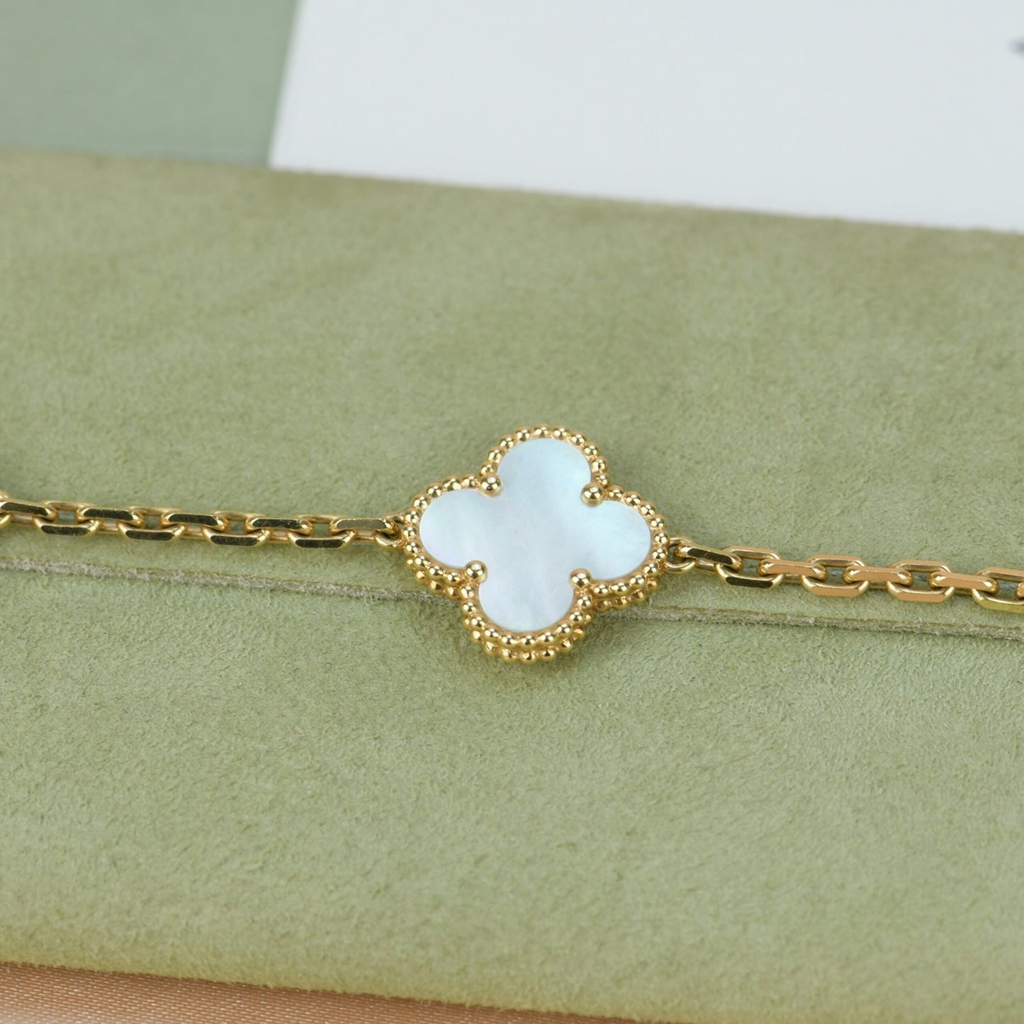 [Luxe Jewels]CLOVER  5 MOTIF WHITE MOP BRACELET