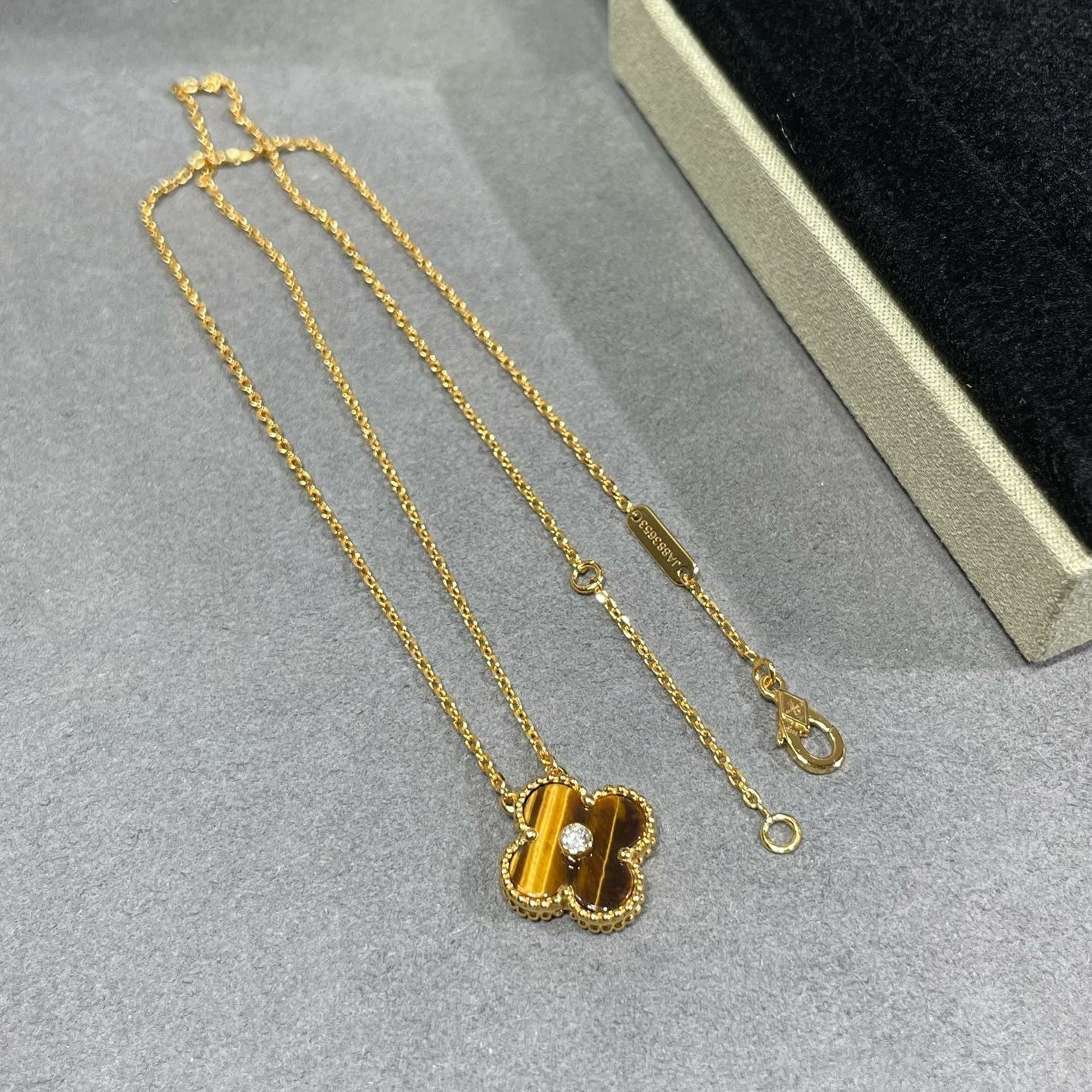 [Luxe Jewels]CLOVER 15MM DIAMOND AND YELLOW TIGER'S EYE AGATE necklace