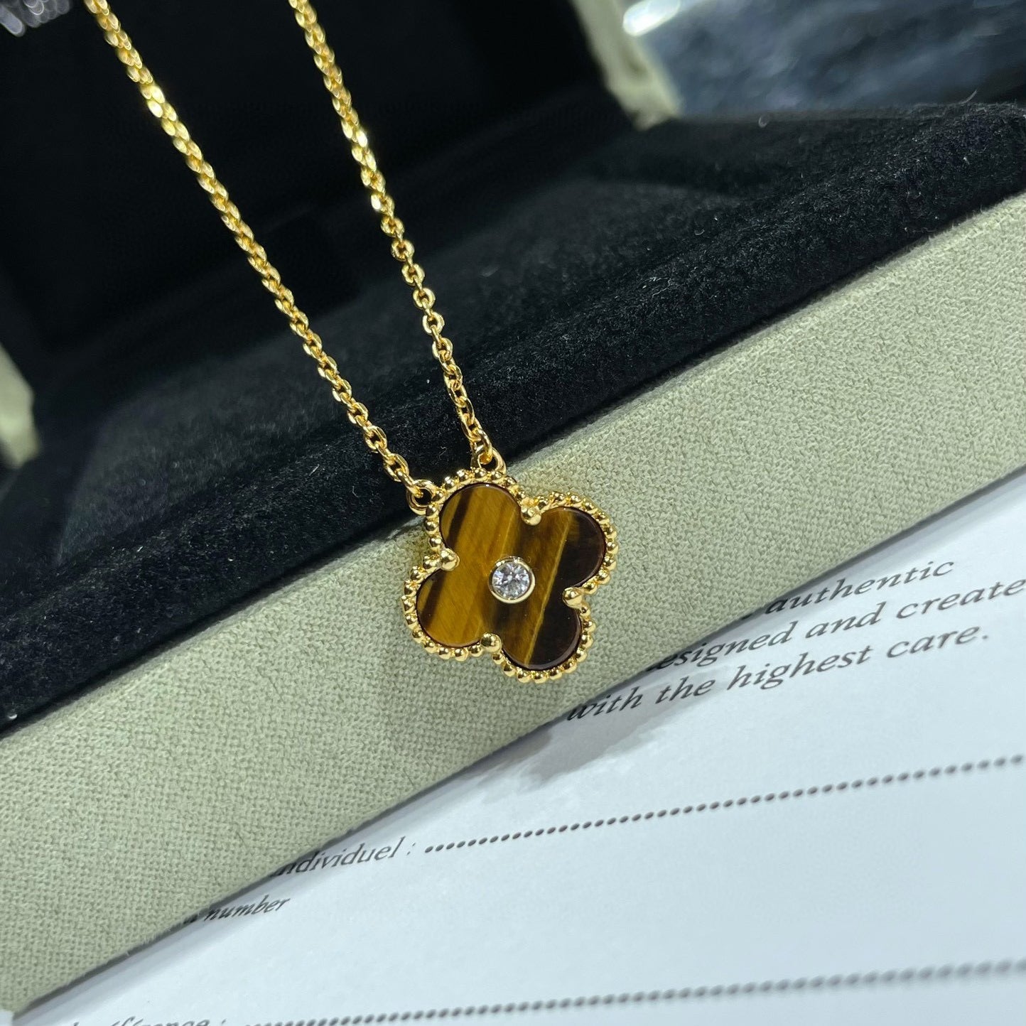 [Luxe Jewels]CLOVER 15MM DIAMOND AND YELLOW TIGER'S EYE AGATE necklace