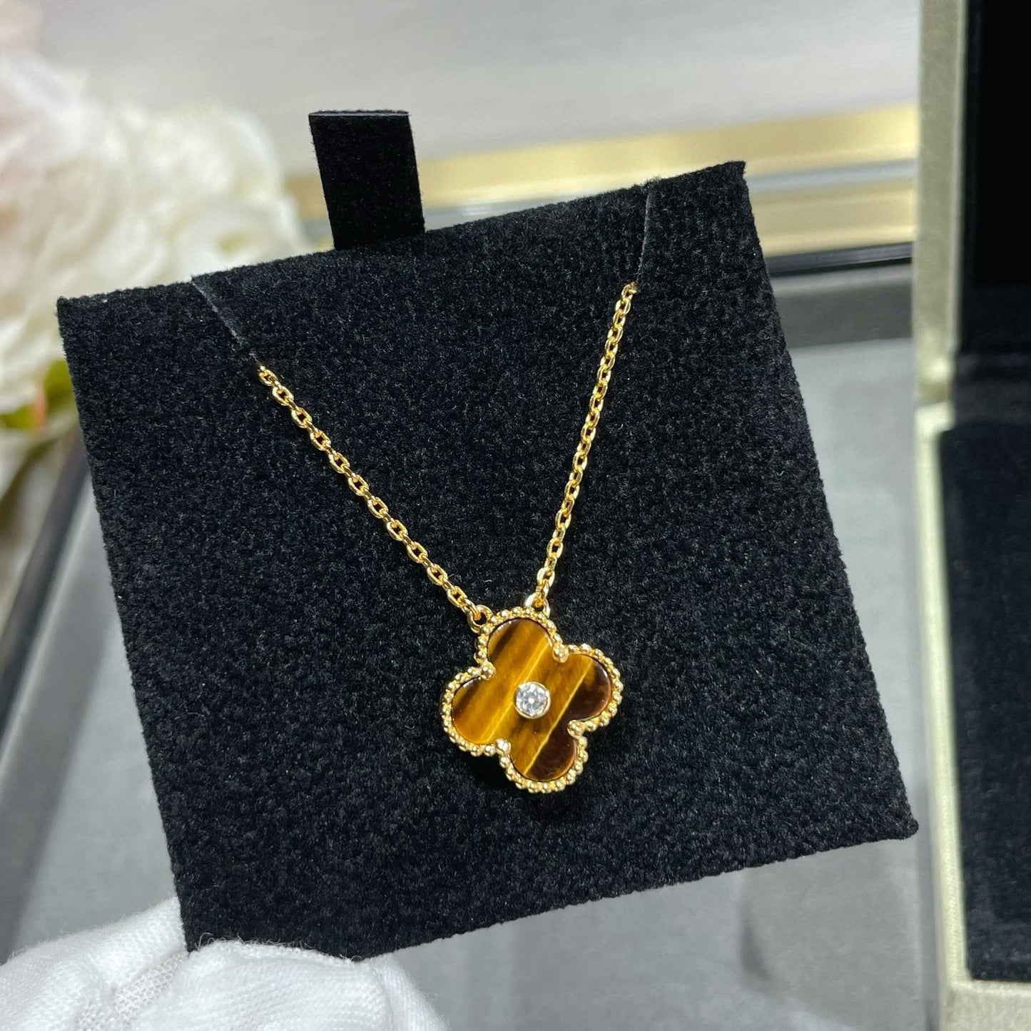 [Luxe Jewels]CLOVER 15MM DIAMOND AND YELLOW TIGER'S EYE AGATE necklace