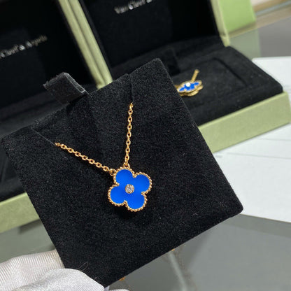 [Luxe Jewels]CLOVER 15MM DIAMOND AND BLUE AGATE NECKLACE