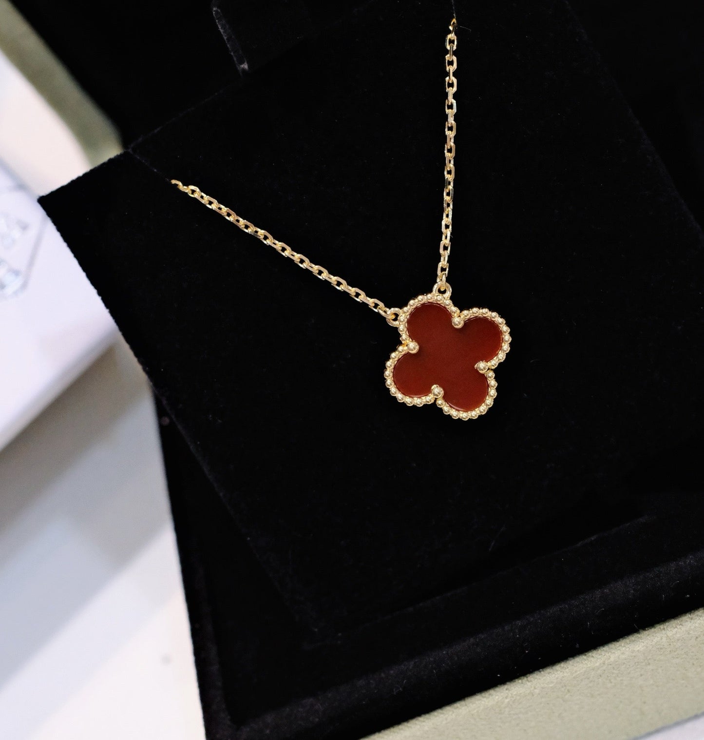 [Luxe Jewels]CLOVER 15MM CARNELIAN SINGLE FLOWER NECKLACE