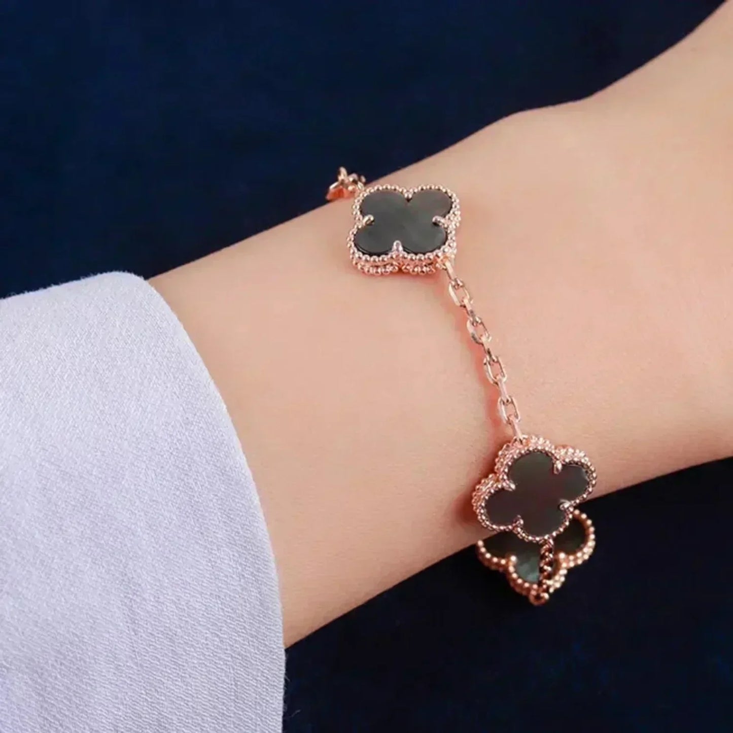 [Luxe Jewels]CLOVER 5 MOTIF GRAY MOP  BRACELET