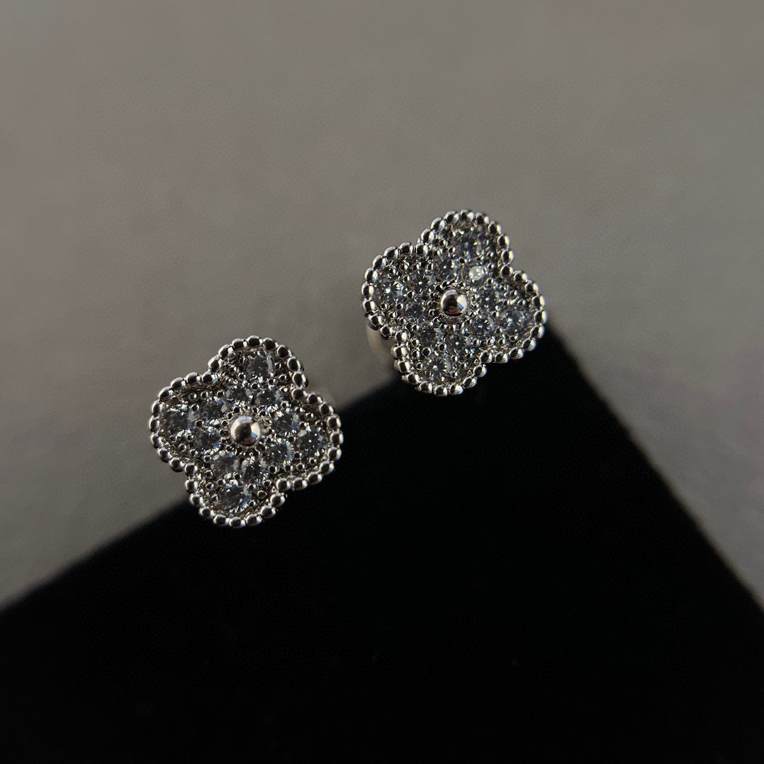 [Luxe Jewels]CLOVER MINI DIAMOND STUD EARRINGS