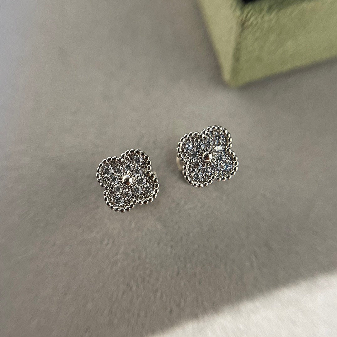 [Luxe Jewels]CLOVER MINI DIAMOND STUD EARRINGS